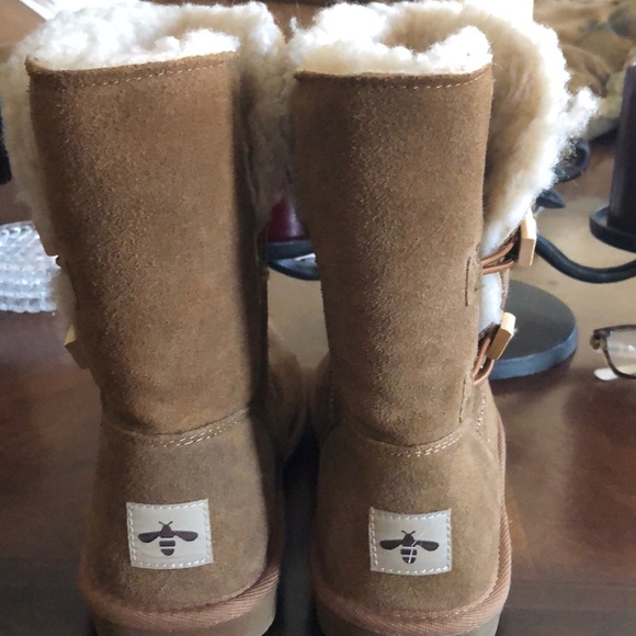 SIZE 6 WOMAN WILLOWBEE FURRY BOOTS! - Picture 3 of 4